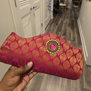 Unique Clutch